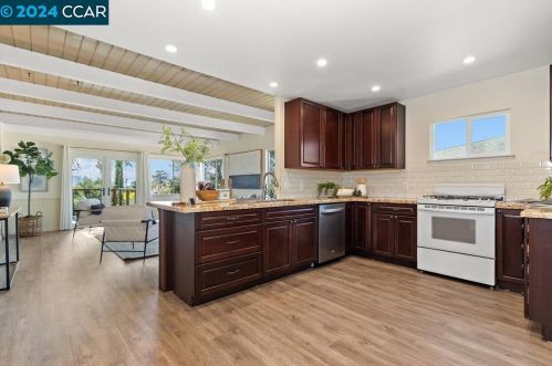 1945 Encima Dr, Concord CA  94519-2207 exterior