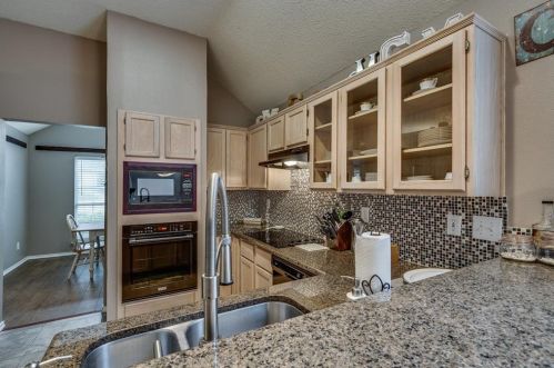 7624 Arbor Ridge Ct, Fort Worth TX  76112-4535 exterior