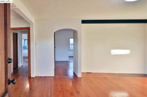 1632 8th St, Berkeley, CA 94710-1813