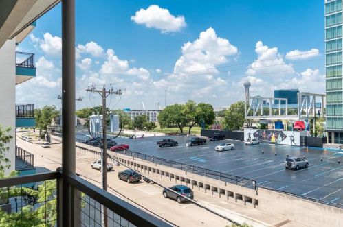 1111 Akard St, Dallas TX  75215-1020 exterior