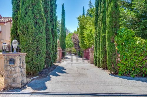 1482 Frontero Ave, Los Altos, CA 94024-5915