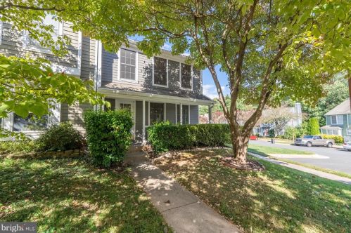 1537 Poplar Grove Dr, Herndon, VA 20194-1734
