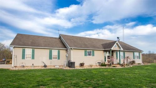 18406 Posen Rd, Nashville, IL 62263-5916
