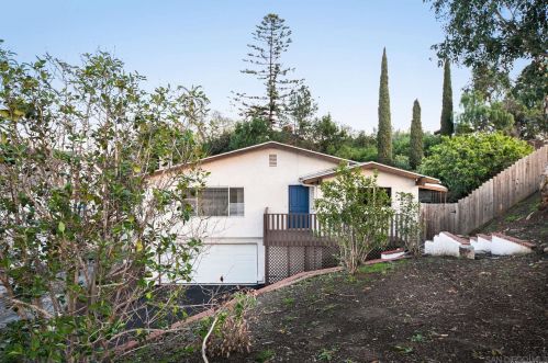 887 Phillips St, Vista, CA 92083-7108