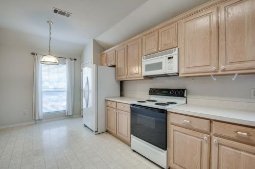 1724 Alpine Dr, Carrollton TX 75007-3740 exterior