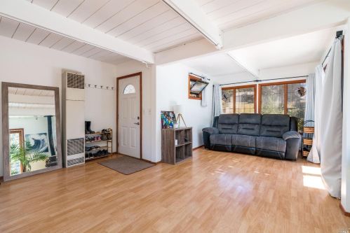 27160 Poppy Cir, Willits, CA 95490-9416