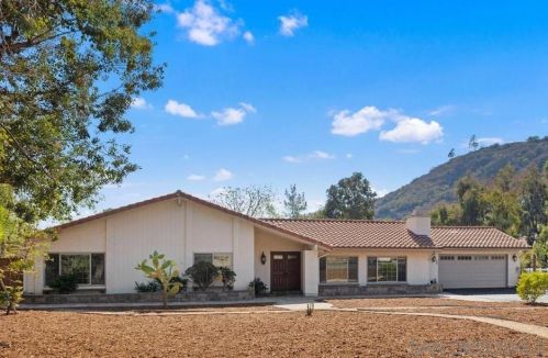 26072 Forest Dr, Escondido, CA 92026-8404