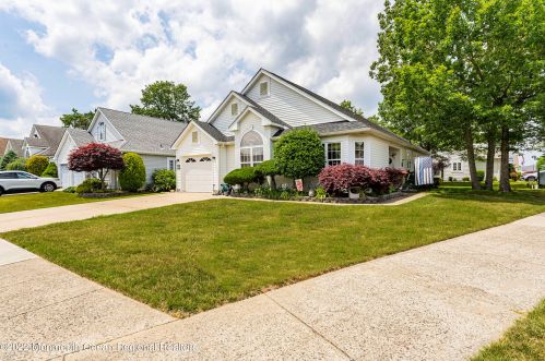 2 Eaton Ct, Jackson Twp, NJ 08527-3936