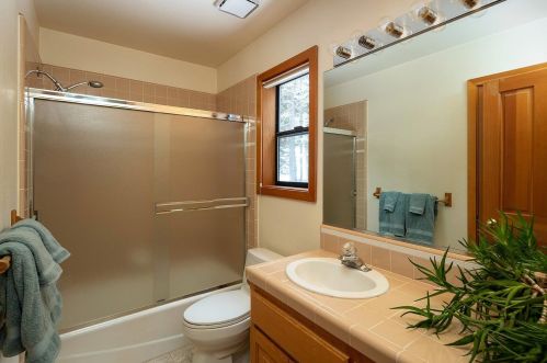 14165 Copenhagen Dr, Truckee CA  96161-6634 exterior