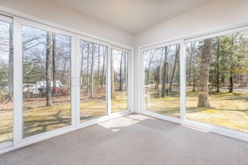 28 Bonita Dr, Huntington CT  06484-5106 exterior