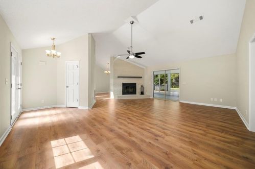 80 Briarwood Ln, Newnan, GA 30265-1838