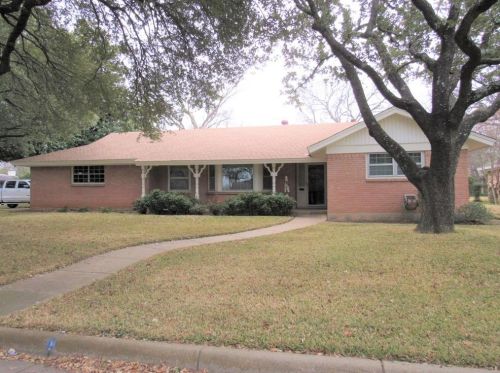 716 Candlewood Rd, Fort Worth, TX 76103-1114