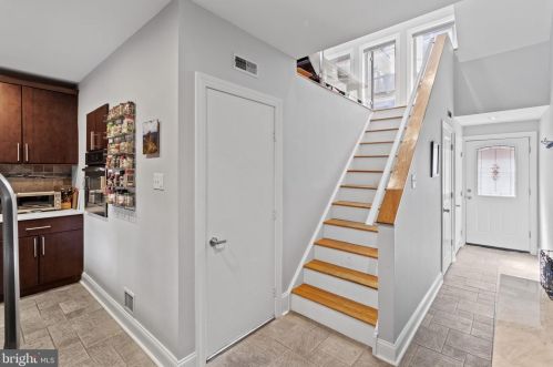 1507 Kater St, Philadelphia, PA 19146-1621