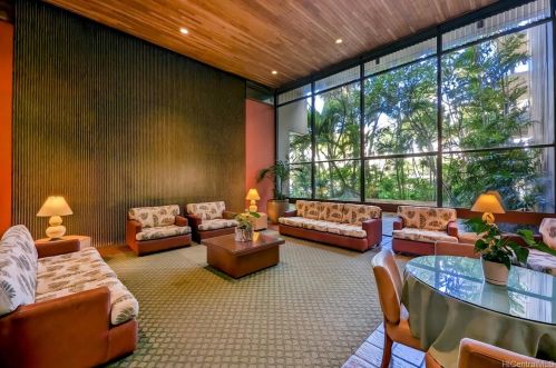 2121 Ala Wai Blvd, Honolulu HI  96815-2268 exterior