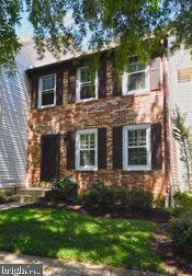 11940 Sentinel Point Ct, Herndon, VA 20191-4821