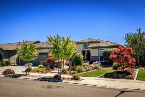 1558 Knollwood St, Manteca, CA 95336-5215