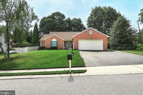 109 Meadow Hill Dr, York, PA 17402-8671