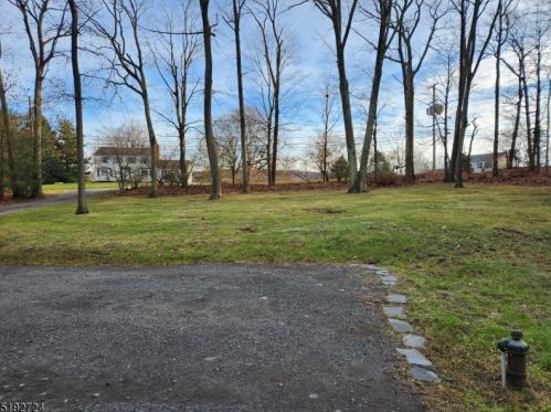 72 Russling Rd, Hackettstown, NJ 07840-4827
