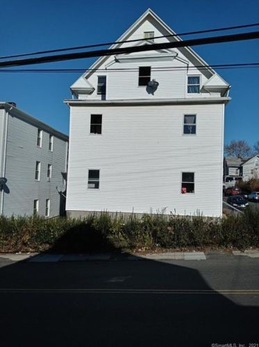 53 Washington St, Waterbury, CT 06706-1411