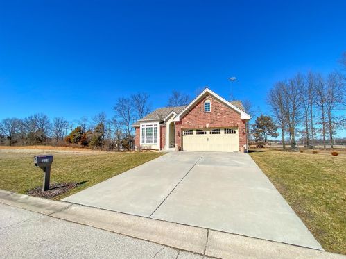 233 Peach Tree Ln, Spring Bluff, MO 63080-1114