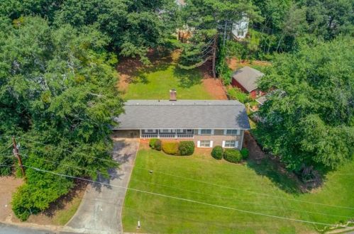 2660 Summit Hills Dr, Tucker, GA 30084-2947