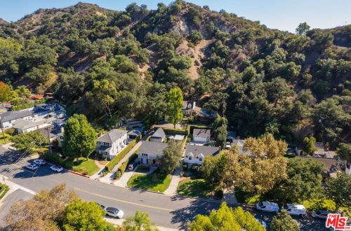 2660 Glenoaks Blvd, Glendale CA  91206-3107 exterior