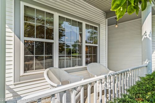 16 Moet Ct, Lakehurst, NJ 08759-6253