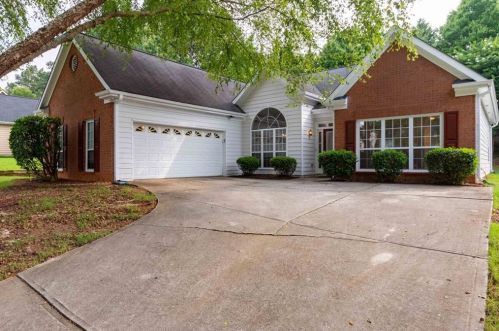 810 Jackson Bank Pl, Lilburn, GA 30047-6083