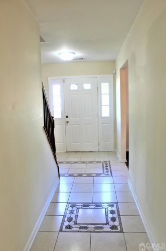 5 Bennington Dr, Edison, NJ 08820-1648