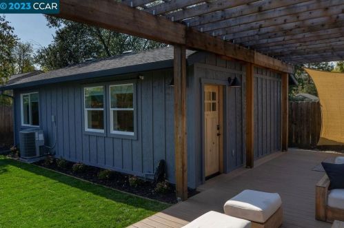 113 Vivian Dr, Concord CA  94523-2935 exterior