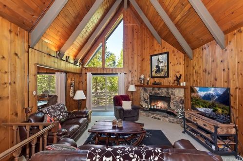 349 Brentwood Dr, Lake Arrowhead, CA