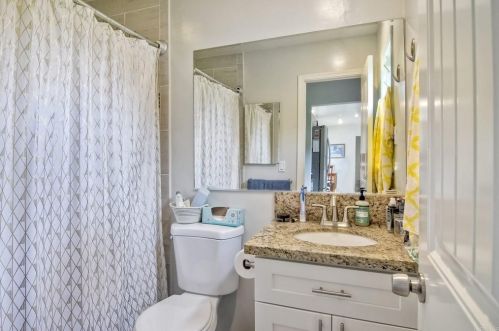 237 Ardys Pl, Vista CA  92084-5118 exterior
