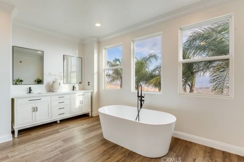 18458 Lakepointe Dr, Riverside CA  92503-0252 exterior