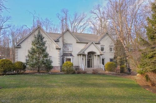 27 Wychwood Way, Warren, NJ 07059-6943