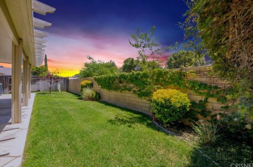 3904 Bayside St, Simi Valley, CA 93063-2825