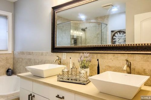 39 Shadyside Ave, Dumont, NJ 07628-3609