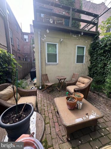 309 12th St, Philadelphia, PA 19107-1221