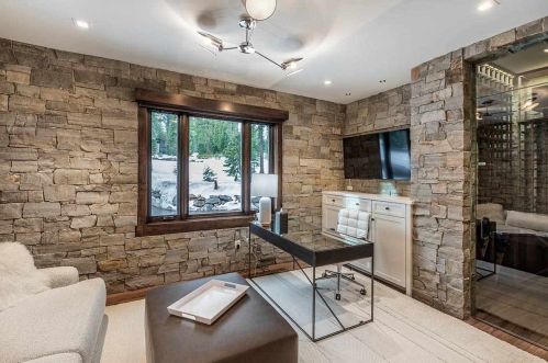 8208 Valhalla Dr, Truckee CA  96161-4296 exterior
