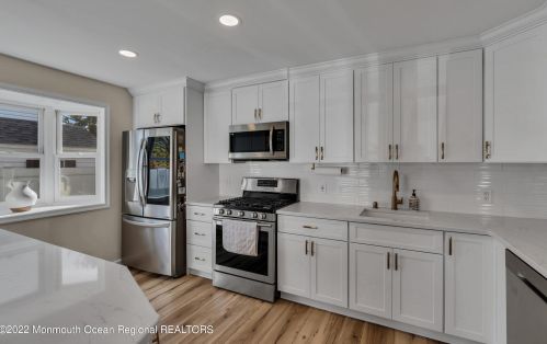 16 Belfast Ave, Hazlet, NJ 07730-1158
