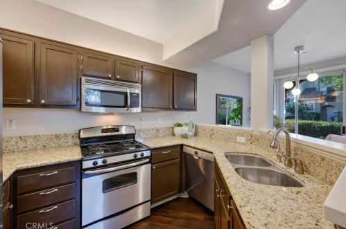 1804 Crescent Oak, Irvine CA  92618-4027 exterior
