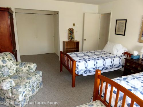 43 Lexington Ct, Tinton Falls NJ 07701-5471 exterior