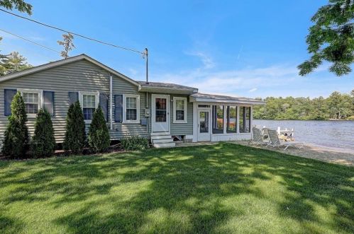 19 Raymonds Point Rd, Coventry, RI 02816-8938