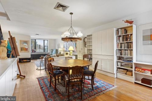 1204 10th St, Philadelphia PA 19147-5040 exterior