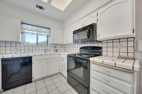 7935 Baldwin St, Valley Springs, CA 95252-9174