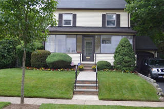 70 Henshaw Ave, Springfield, NJ 07081-2208