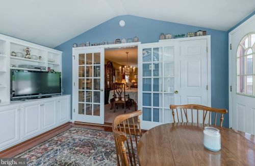 303 Devon Dr, Lancaster PA  17603-4609 exterior