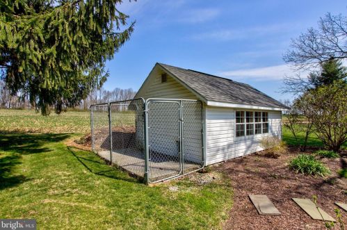 1853 Rockvale Rd, Lancaster PA  17602-1315 exterior