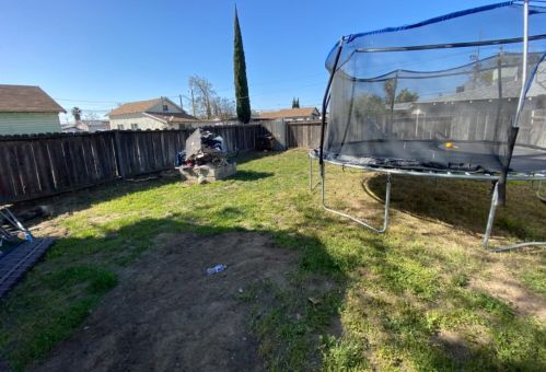 1039 Souza St, Turlock, CA 95380-3111