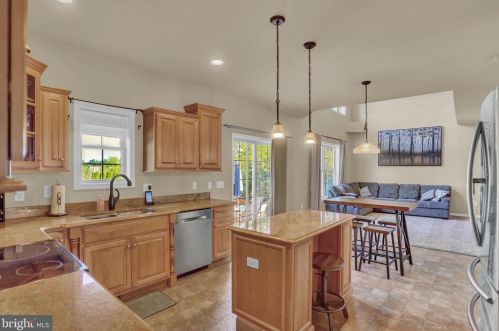 1443 Farm Cross Way, York PA  17408-8537 exterior