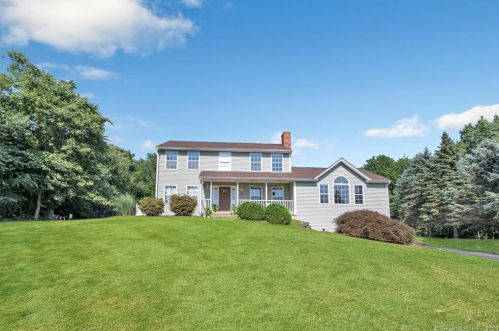 48 Beech Tree Hill Rd, Huntington, CT 06484-1870